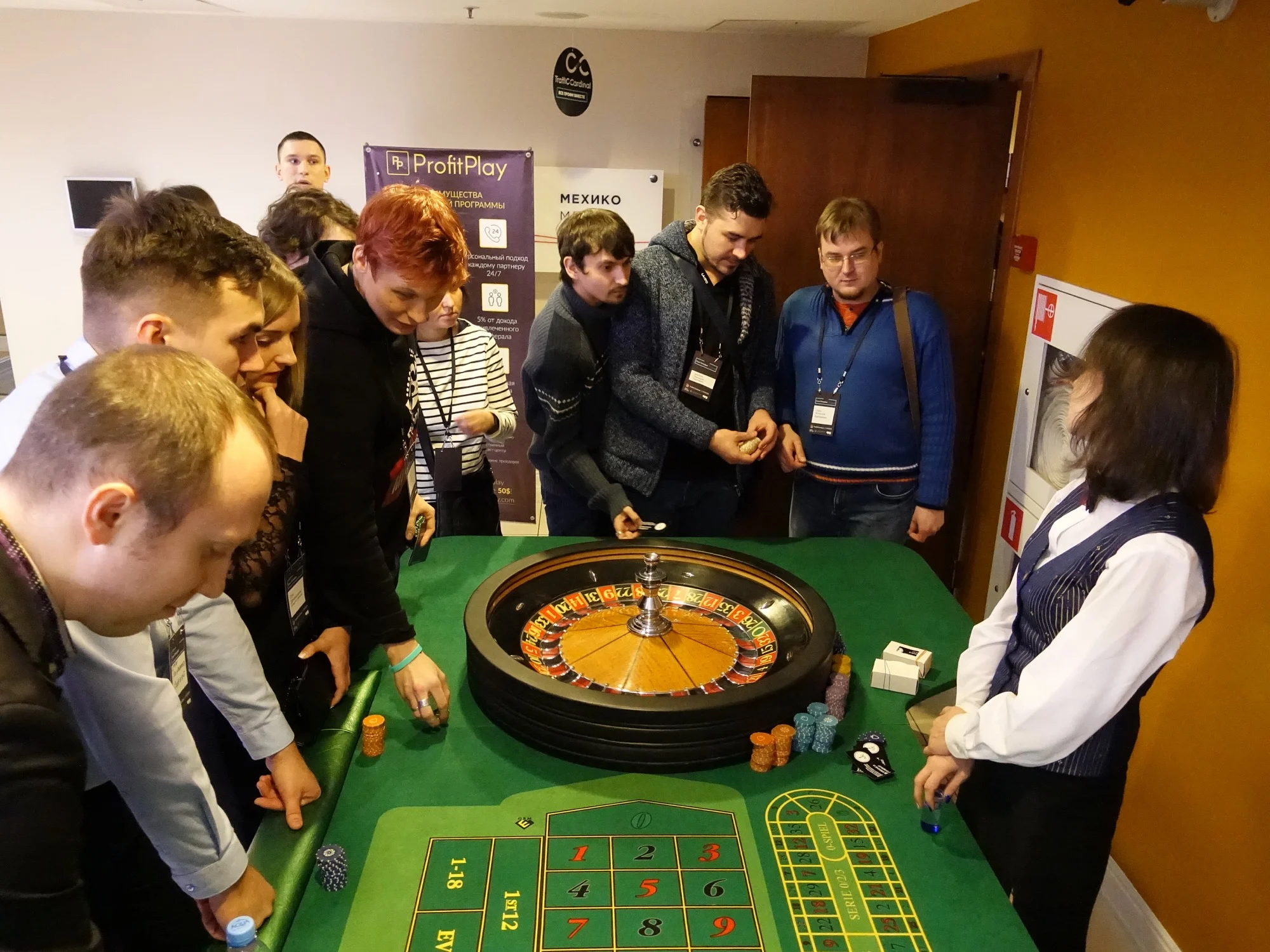 Рулетка в холле meetup